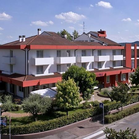 Hotel Lo Zodiaco Абано-Терме Экстерьер фото