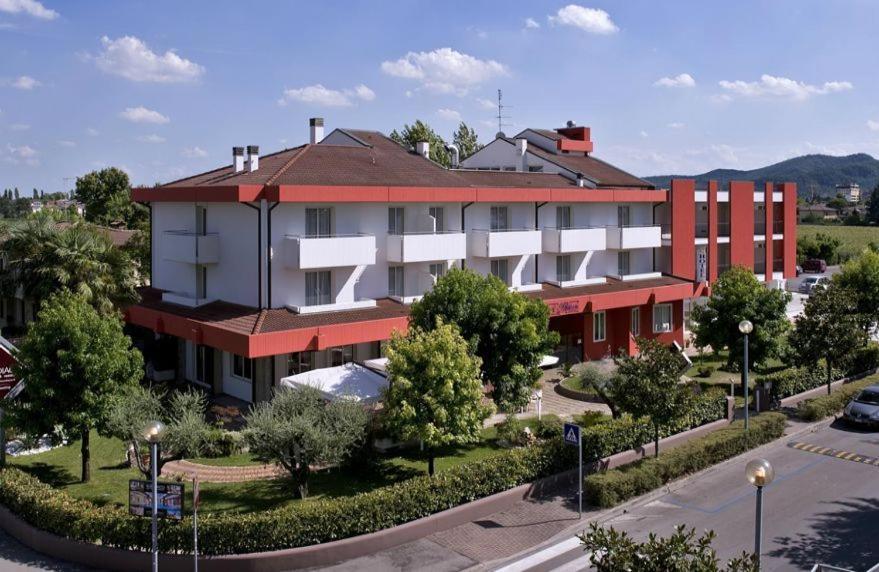 Hotel Lo Zodiaco Абано-Терме Экстерьер фото