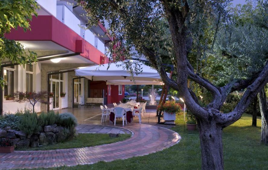 Hotel Lo Zodiaco Абано-Терме Экстерьер фото